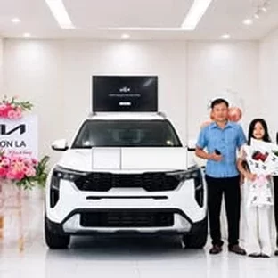 Hoạt động tư vấn và giao xe Kia tại Sơn La 3